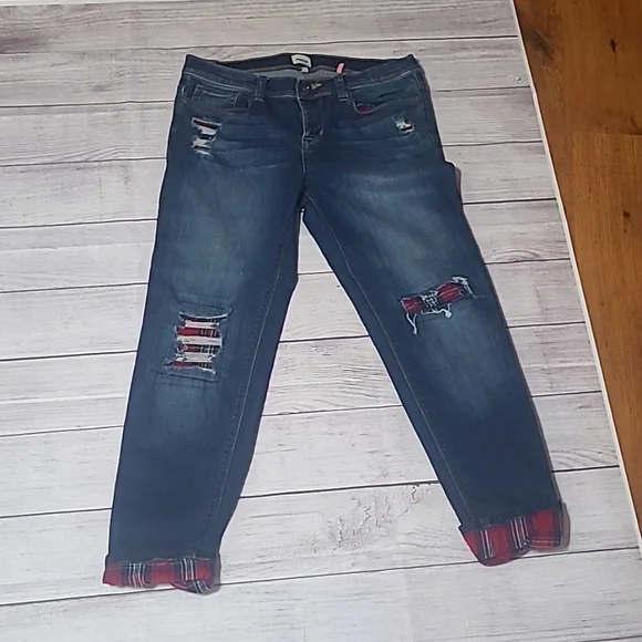 Sneakpeek Boyfriend 9 - Picture 1 of 7